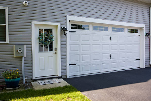 24/7 Emergency Garage Door Panel Replacement experts in St. Jacob, IL
